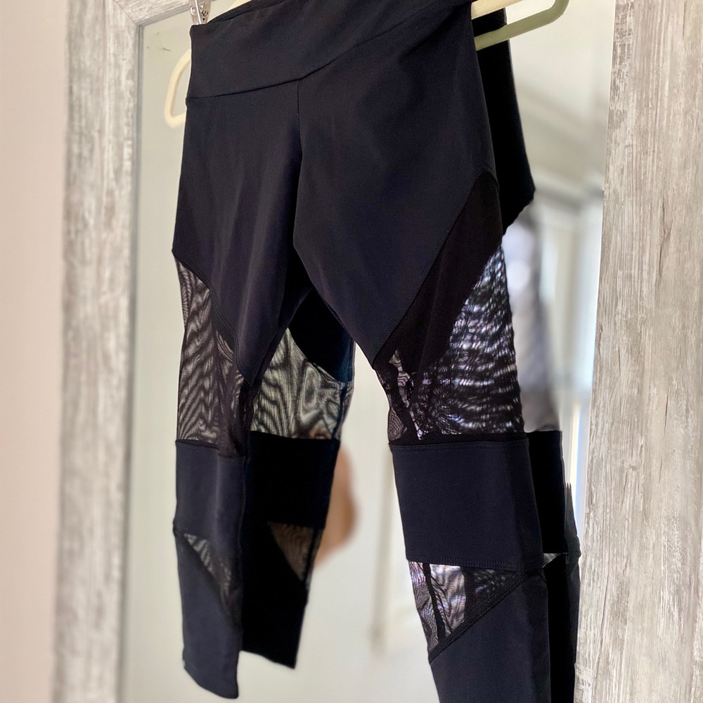 Onzie Capri Leggings, LIKE NEW!!!!